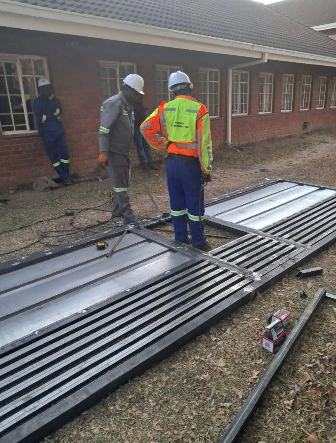 Palisade panel install, primary school